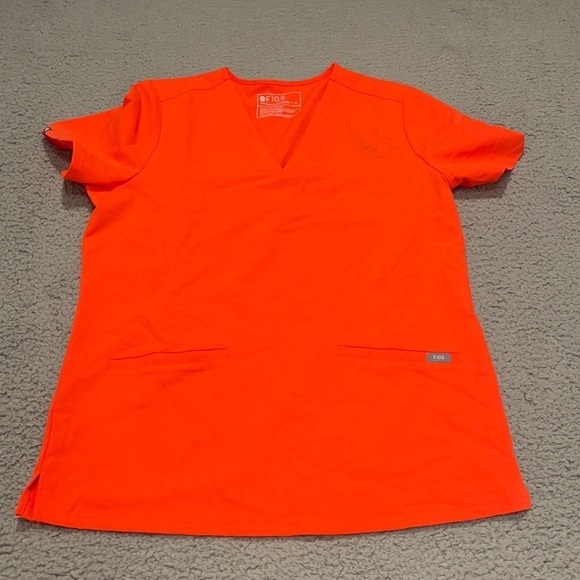 FIGS Casma Scrub Tops for Women — Classic Fit, 3 Pockets, Four-Way size M - Picture 1 of 6